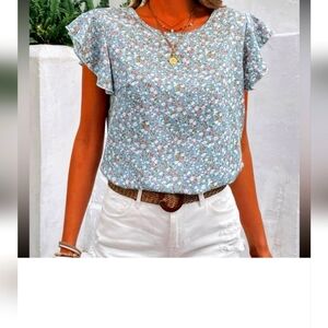 Emery Rose M Beautiful sweetheart top w ruffle sleeves flows beautifully